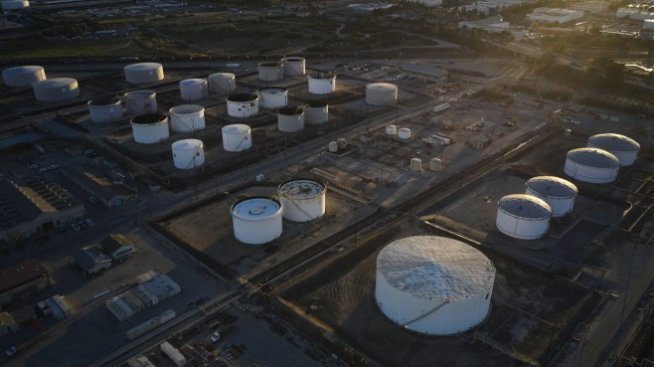 САЩ забраняват вноса на руски петрол и газ*