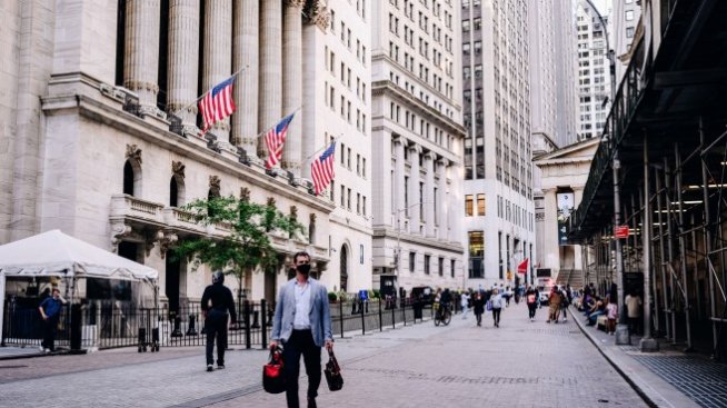 Разочароващите икономически данни не успяват да уплашат Wall Street*