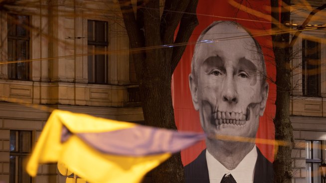 В Москва на власт сега е &bdquo;колективният Путин&ldquo;