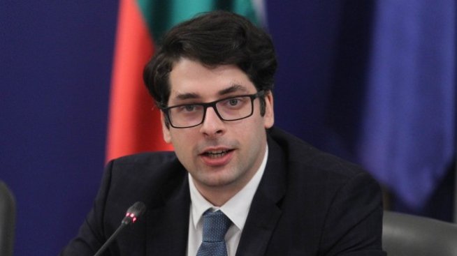Атанас Пеканов: Работим през 2027 г. дефицитът да падне под 3%