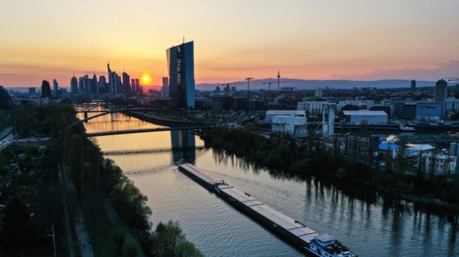 Инфлацията може да принуди ЕЦБ да заеме нисък старт за спринт