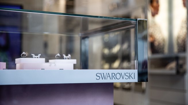 Swarovski напуска напълно Русия 