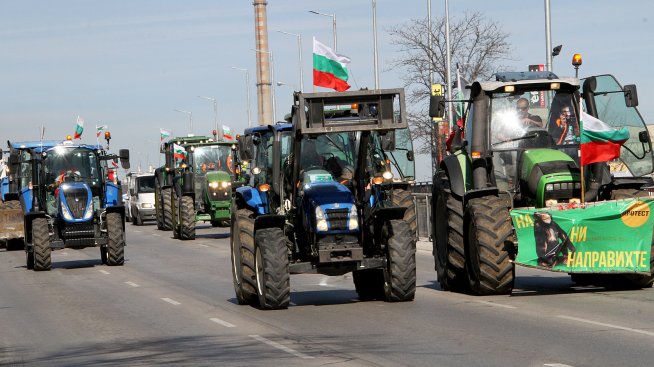 Протестиращите земеделци планират да удължават времето на пътните блокади всеки ден