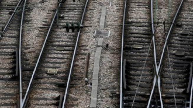 Франция в плен на стачки до края на юни