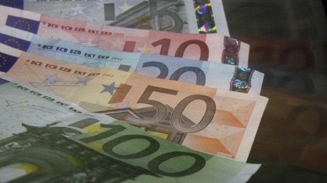 Лихвата по депозитите на бизнеса в евро се увеличава минимално през февруари