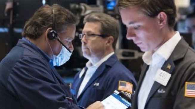 S&P 500 достигна ново дъно за годината и завърши на "меча" територия