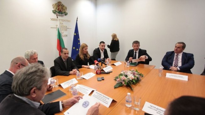 Бизнесът на хотелиерите излиза на светло