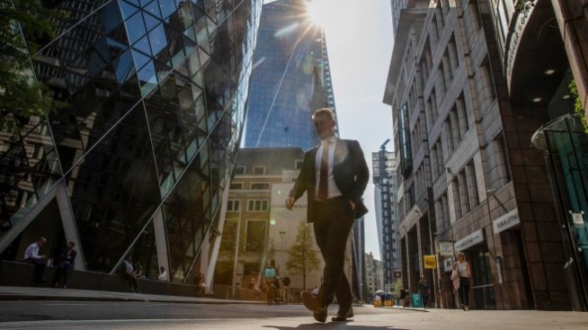 Zurich Insurance купува бизнеса с имуществени застраховки на MetLife