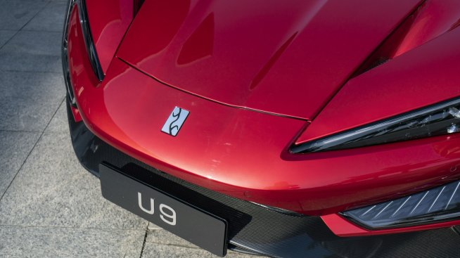 Китай записва най-бавния темп на растеж на продажбите на електромобили от година