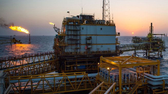 Иран разчита на проекти с местни компании за увеличаване на добива на петрол