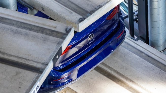 ЕС не е глобил нито един автопроизводител заради неспазване на целите за емисиите