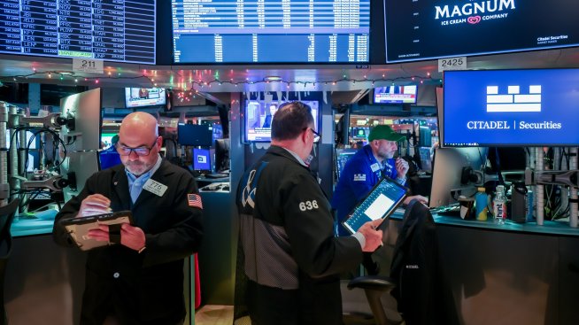 Wall Street записа спад дни преди последното заседание на Фед за годината