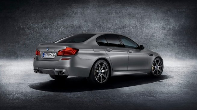 BMW разкри юбилейния М5