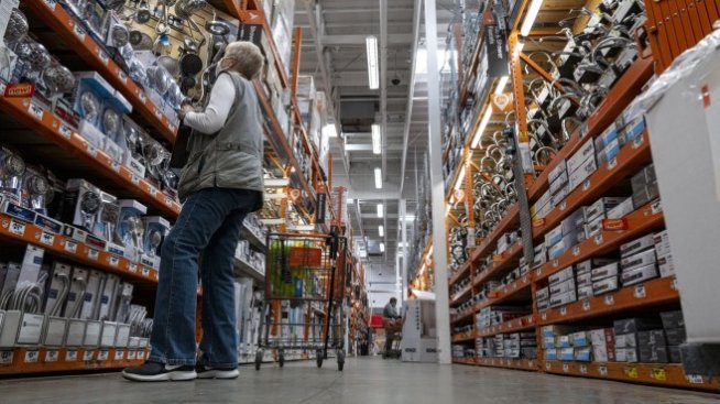 Пандемията продължава да подкрепя бизнеса на Home Depot