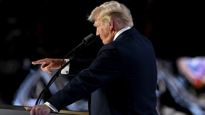 Доналд Тръмп се ангажира да прекрати програмата за електромобили, ако стане президент