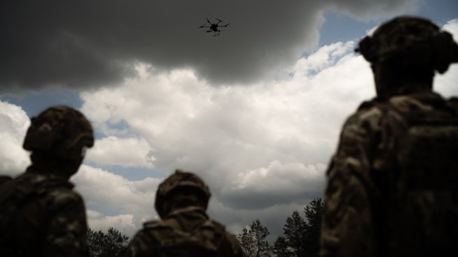Седем души загинаха при украински атаки с дронове срещу склад край Москва