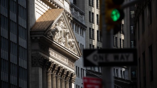Wall Street започва сесията с ръстове в очакване на Пауъл*