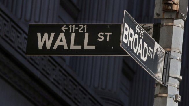 Dow се пребори за нов рекорден връх в понеделник