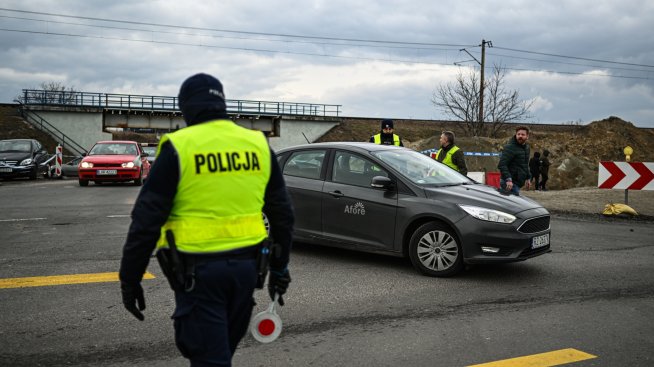 В Полша влезе в сила забраната за влизане на регистрирани в Русия леки коли