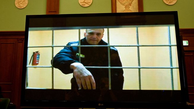 &bdquo;Пийте си латето с тиква&ldquo;. Мръзнещият Навални иска да разтърси руснаците