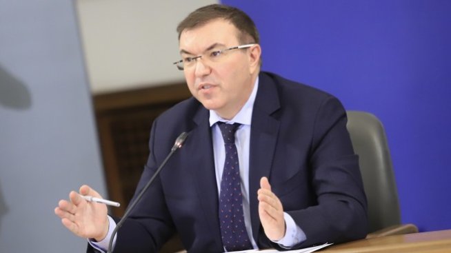 Ангелов: 70% от интензивните легла са заети, но болниците се справят