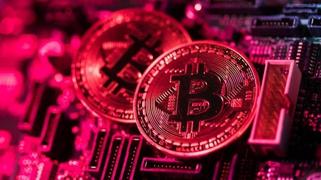 Разумен ли е залогът на Tesla спрямо биткойна?