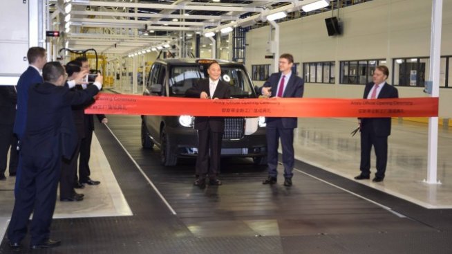 Известните черни таксита на Лондон стават електрически