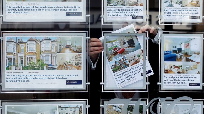 Цените на жилищата във Великобритания се вдигат, но се очаква забавяне