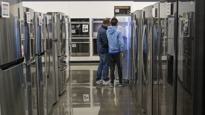 Страховете от просрочие при сметките сред американците нарастват до четиригодишен връх