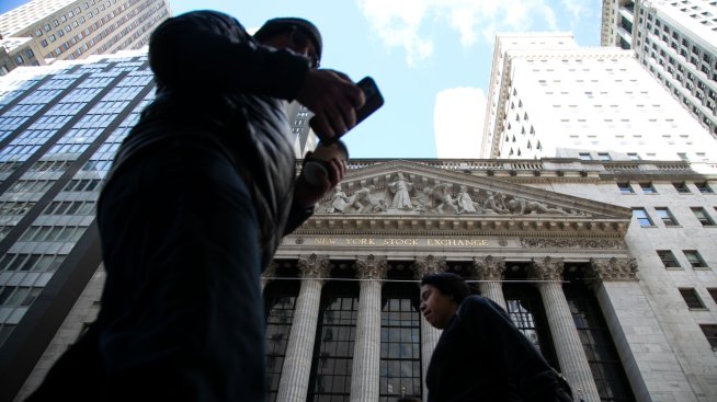 Водещите индекси на Wall Street започват сесията със слаби изменения*