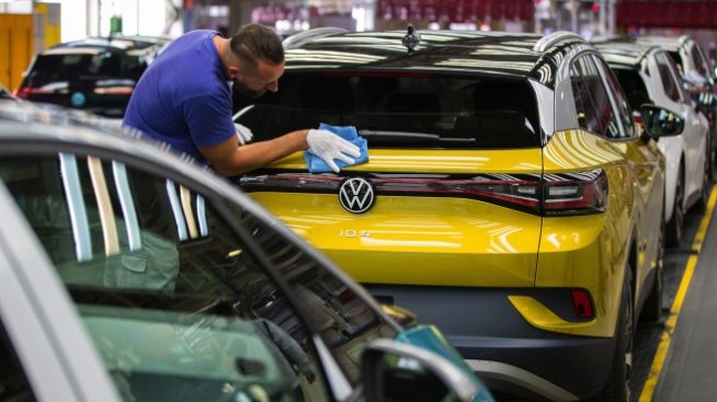 Заради дефицита на чипове VW спира изграждането на ID серията в Цвикау и Дрезден