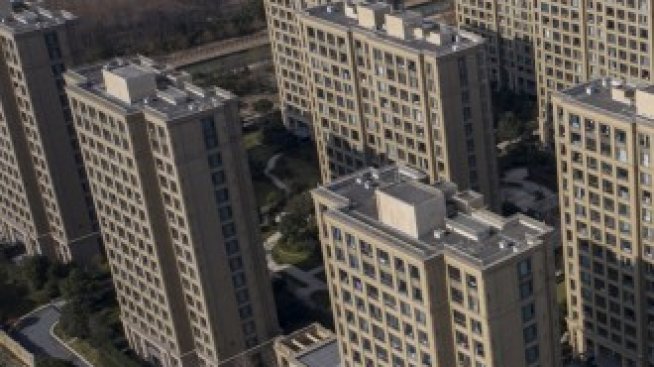 Най-тежката вълна на COVID в Китай от началото на пандемията подкопава имотите