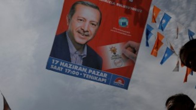 Турците гласуват на исторически президентски и парламентарни избори
