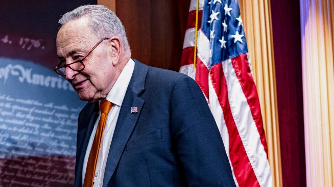 Правителството на САЩ избегна спирането на работата си