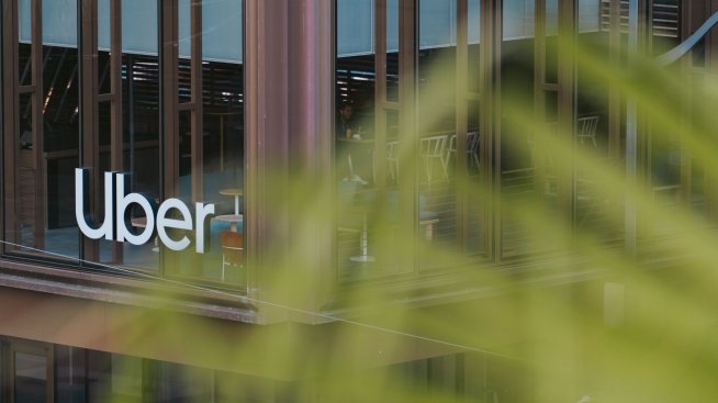 Круизи по Сена и дневни екскурзии: как Uber се подготвя за Олимпиадата в Париж