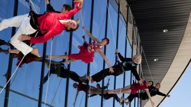 Ричард Брансън откри космодрума на Virgin Galactic в САЩ