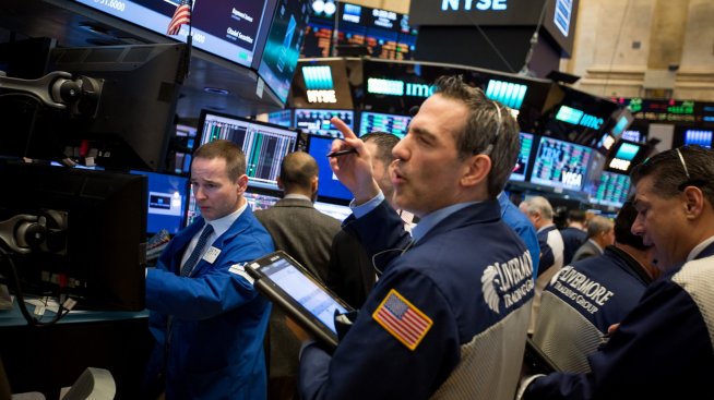 Индексите на Wall Street се насочват към месечни ръстове в края на седмицата*