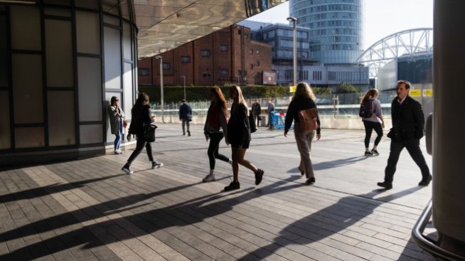 Безработицата във Великобритания спадна до най-ниското ниво от близо 50 години