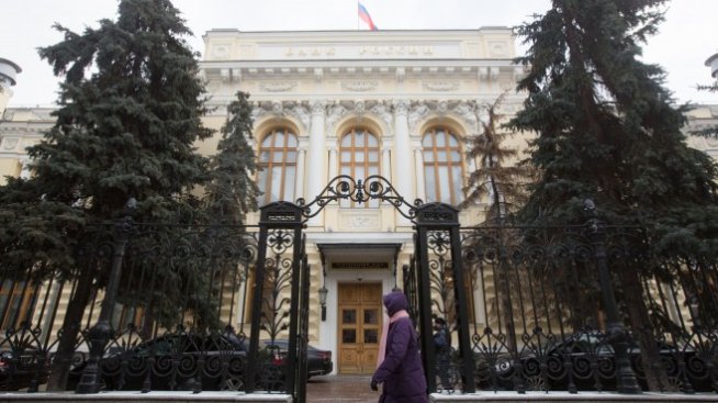 Руската рубла се задържа на близо 5-годишен връх спрямо еврото