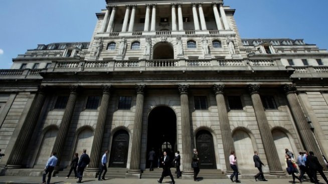 АЦБ запази лихвите без промяна и прогнозира най-слабия растеж от десетилетие