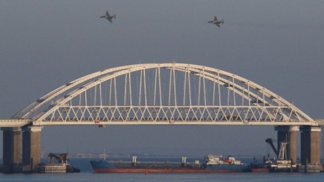 Атака с дронове е причинила разрушенията по Кримския мост