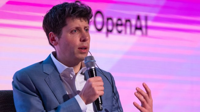 Създателят на ChatGPT ще търси още пари от Microsoft за изграждане на "суперинтелект"