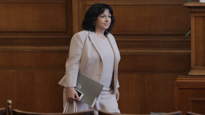 Петкова: Работата по строежа на "Турски поток" не е спряла, има забавяне при договора