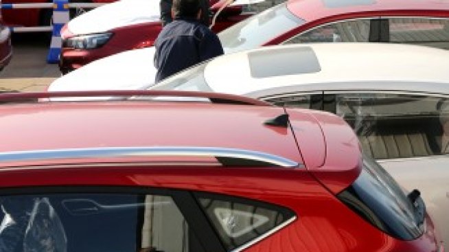 Световният автомобилен пазар се свива с най-бързия темп от финансовата криза