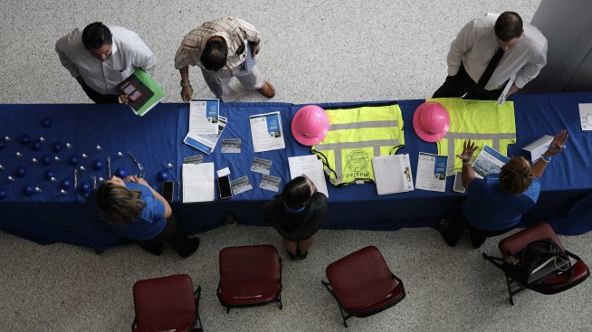 Заетостта в частния сектор в САЩ се свива през ноември с най-бързия си темп от 2023 г.