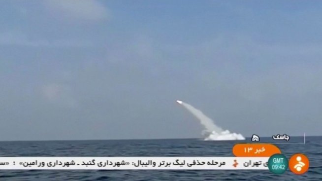 Иран успешно изстреля крилата ракета от подводница за първи път