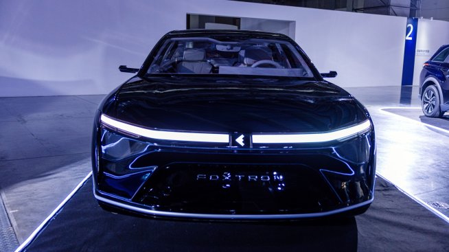 Борсовият дебют на електромобилната надежда на Тайван завърши с ценови спад