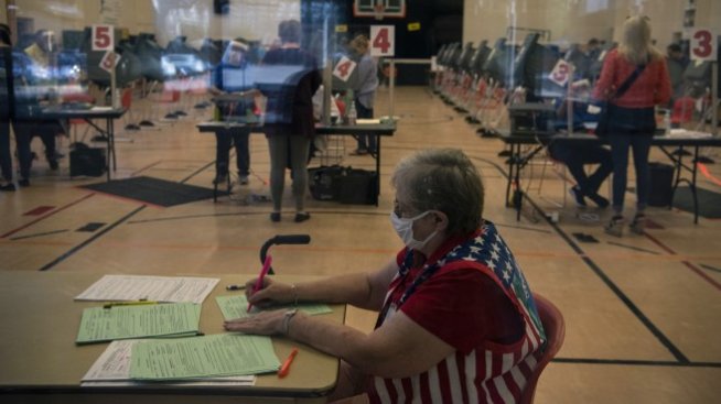 Отслабването на демокрацията е друга вреда от технологичните гиганти