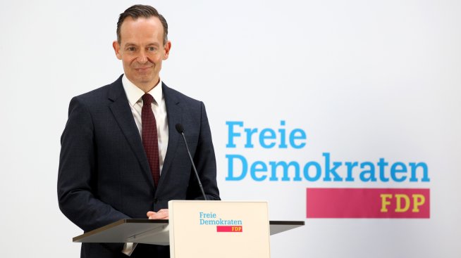 Германският транспортен министър изостави старите си възгледи за синтетичните горива