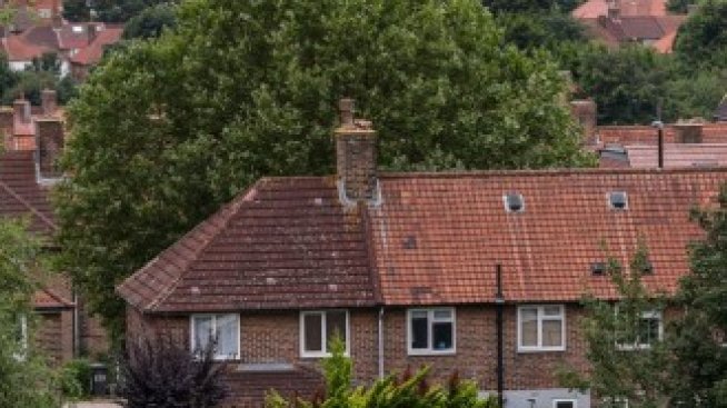 Великобритания обмисля изземване на имоти на засегнати от санкциите олигарси